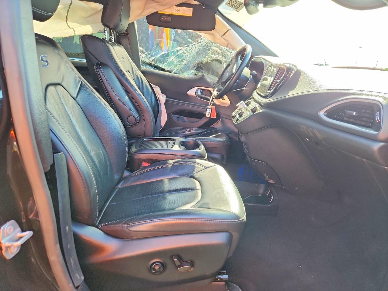 2021 Chrysler Pacifica Hybrid Touring L - Image 7
