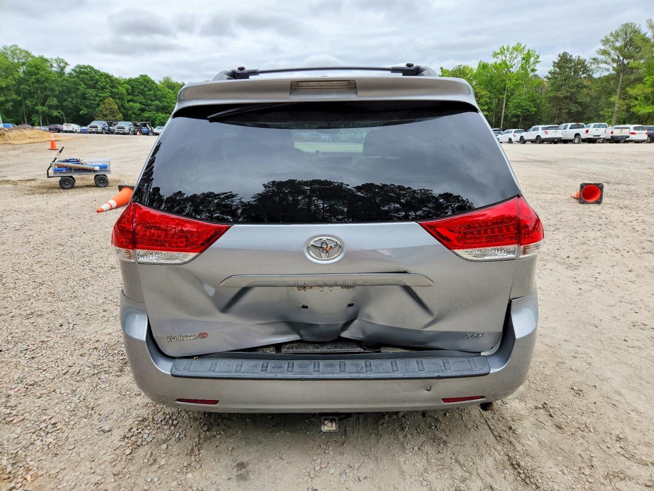 2013 Toyota Sienna Xle 8-Passenger - Фото 6