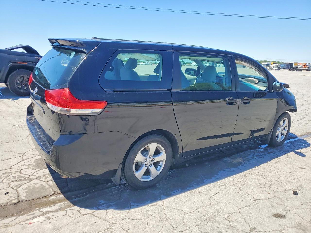 2014 Toyota Sienna L 7-Passenger - Фото 3