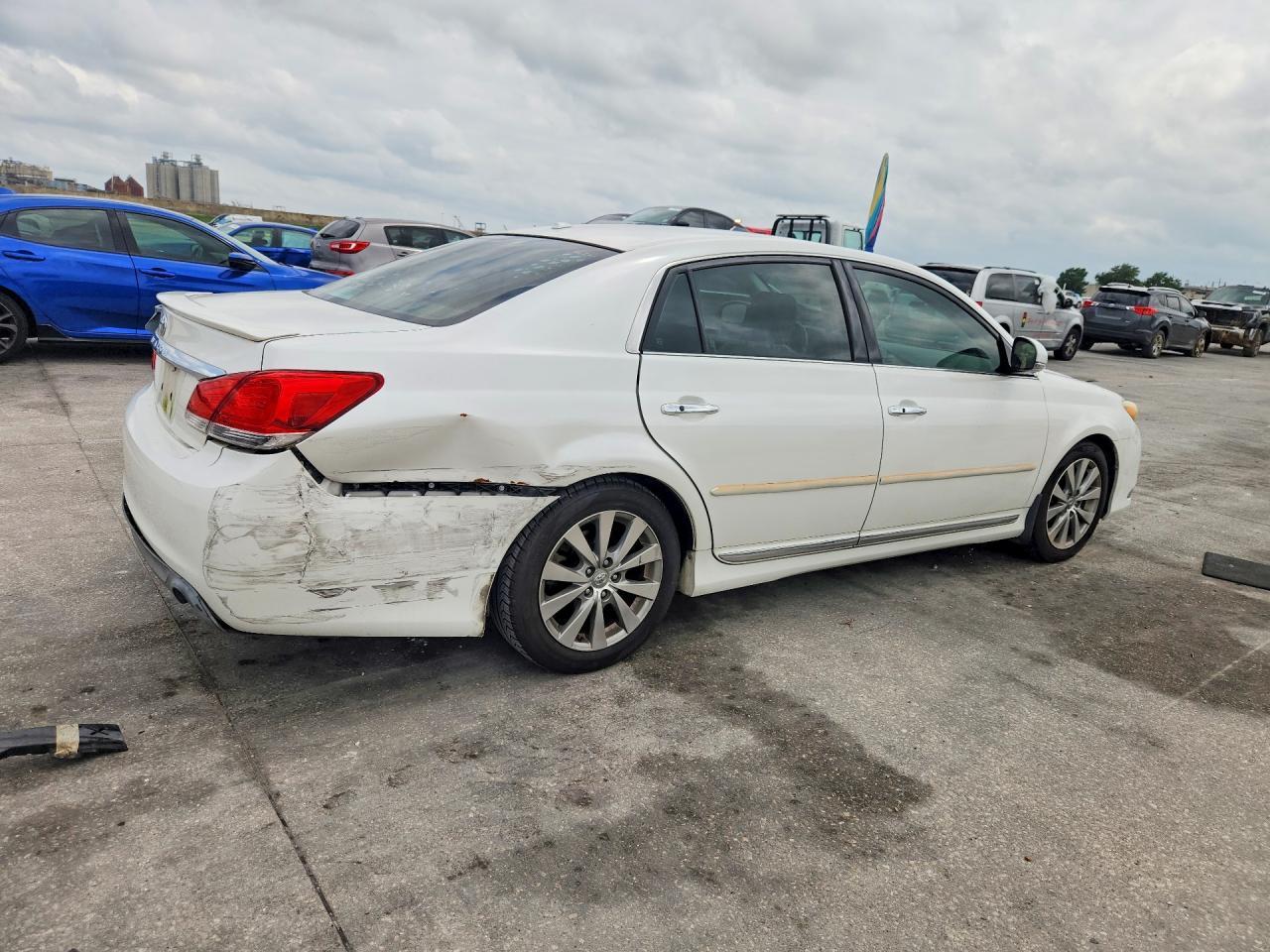 2011 Toyota Avalon Limited - Фото 3