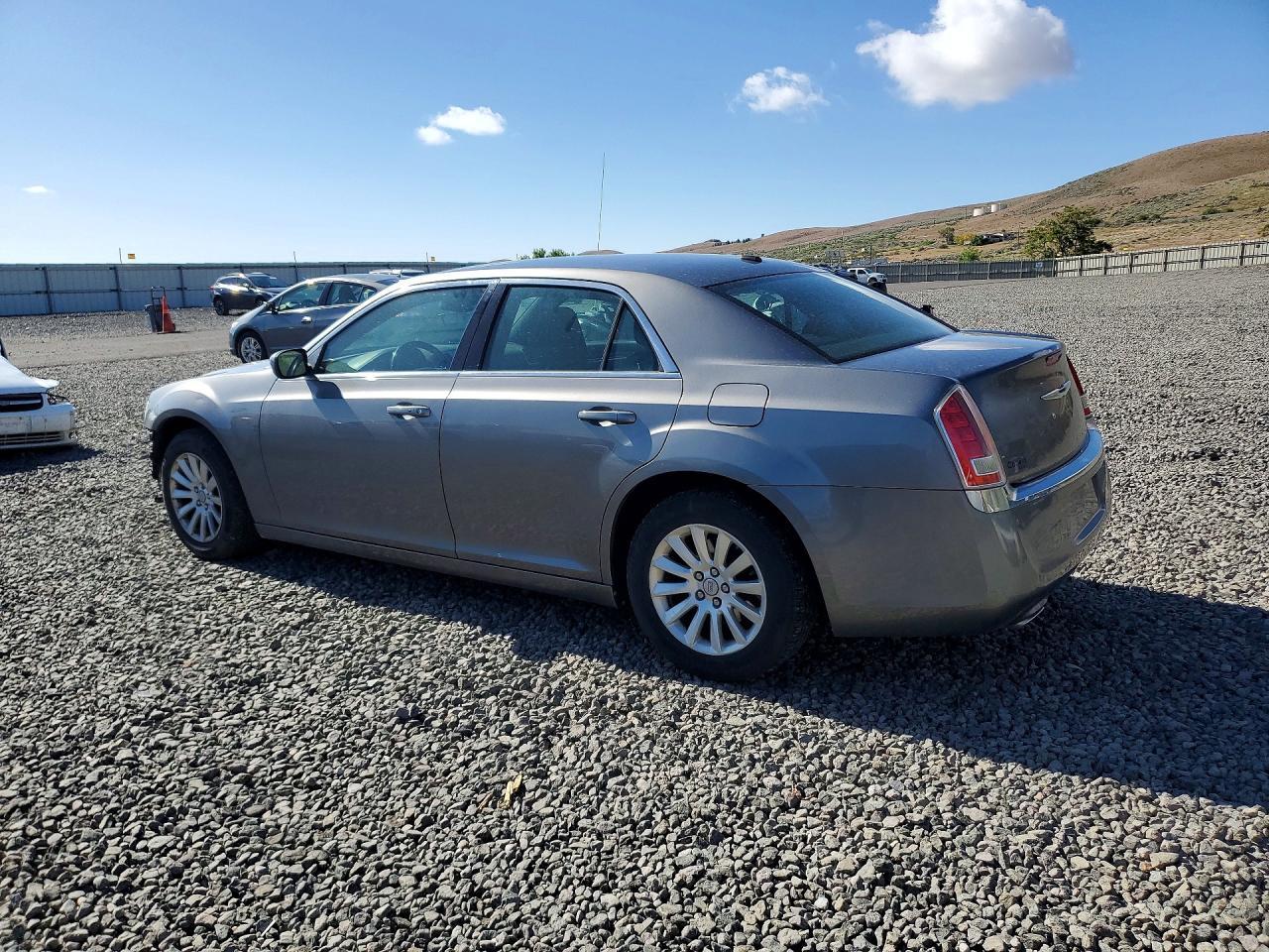 2011 Chrysler 300 - Image 2