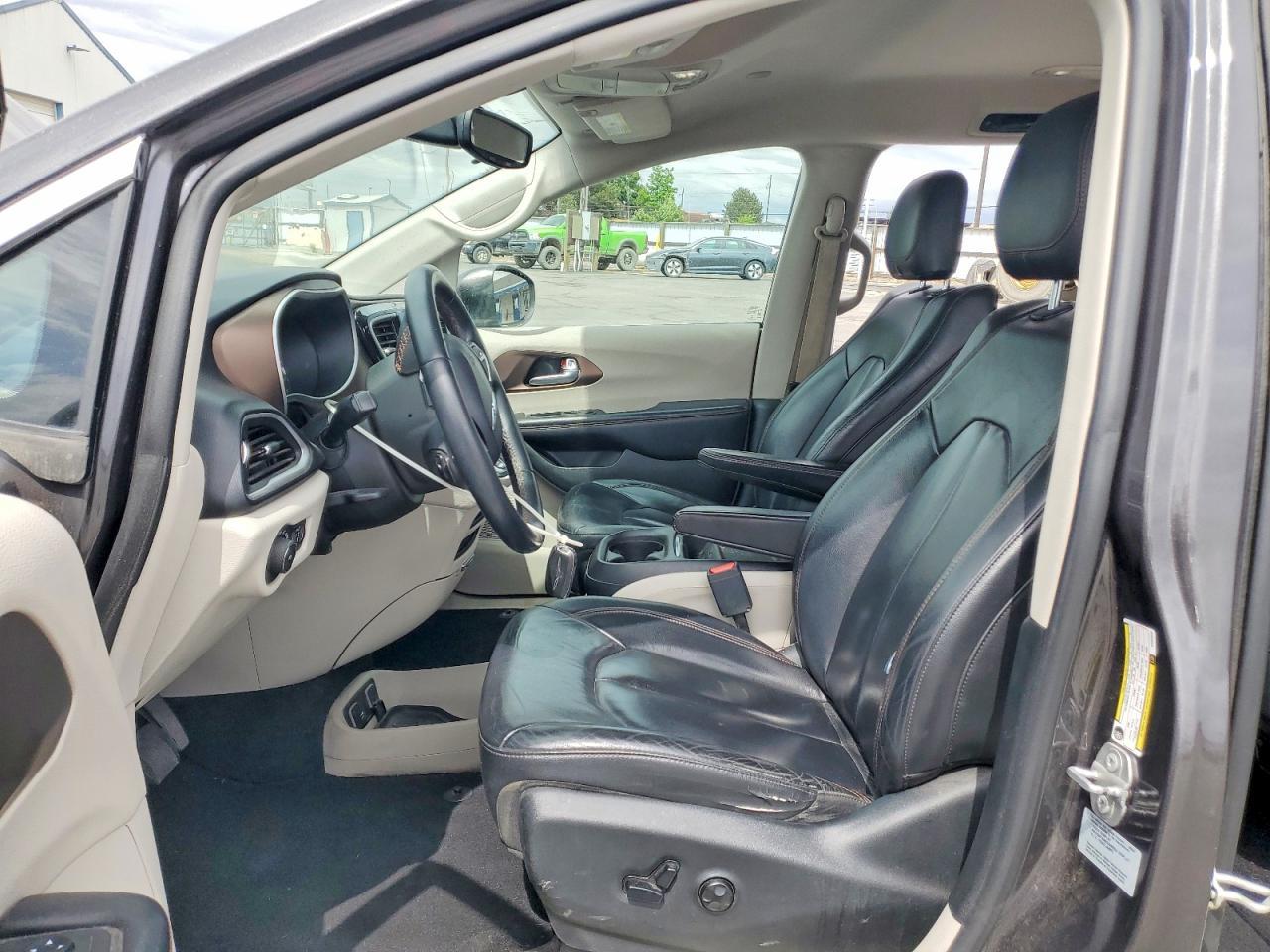 2017 Chrysler Pacifica - Image 7