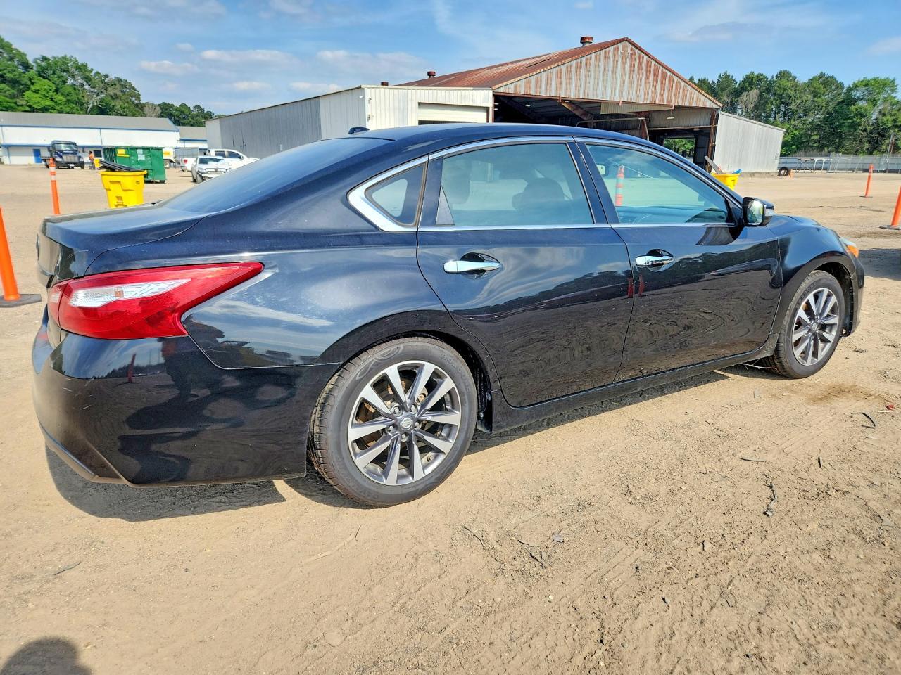2017 Nissan Altima - Фото 3
