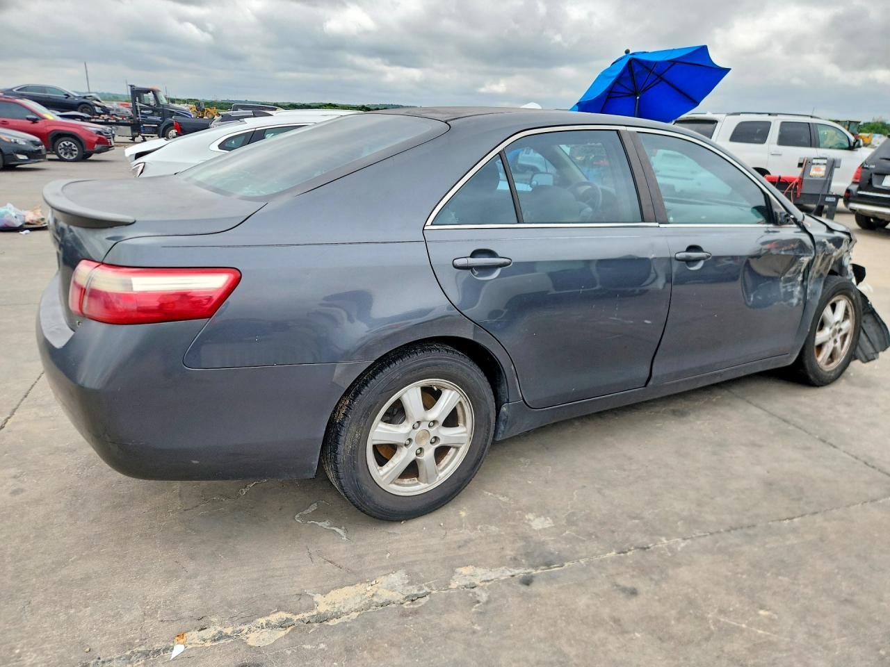 2009 Toyota Camry Le - Фото 3