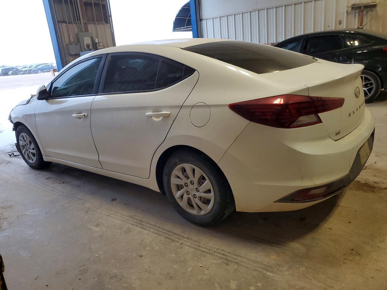 2019 Hyundai Elantra Se - Image 2