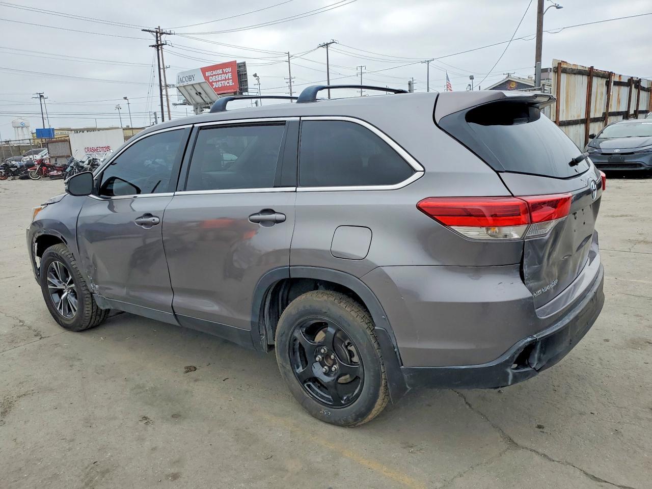 2019 Toyota Highlander Le - Фото 2