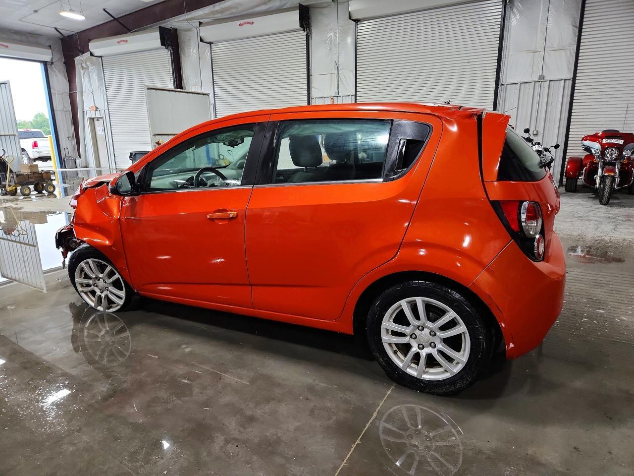 2013 Chevrolet Sonic Lt - Фото 2