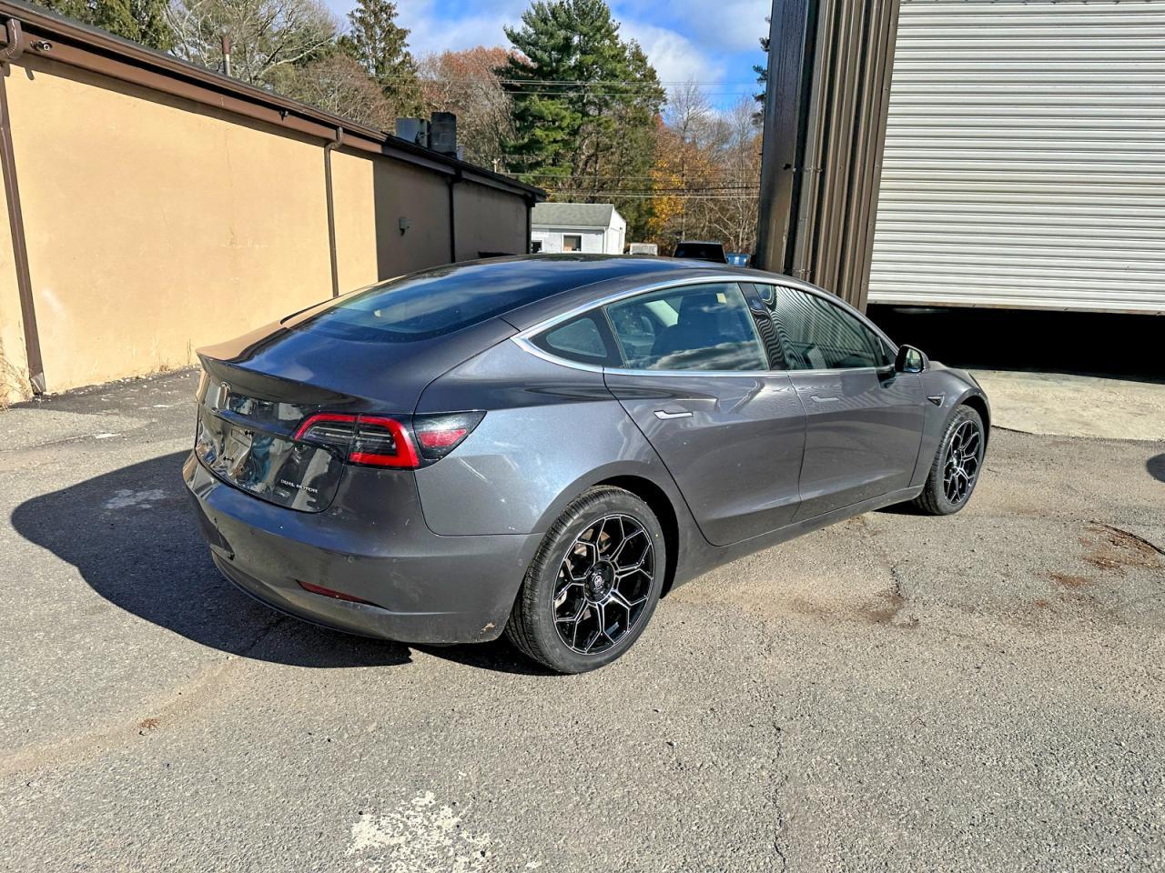 2018 Tesla Model 3 - Image 4