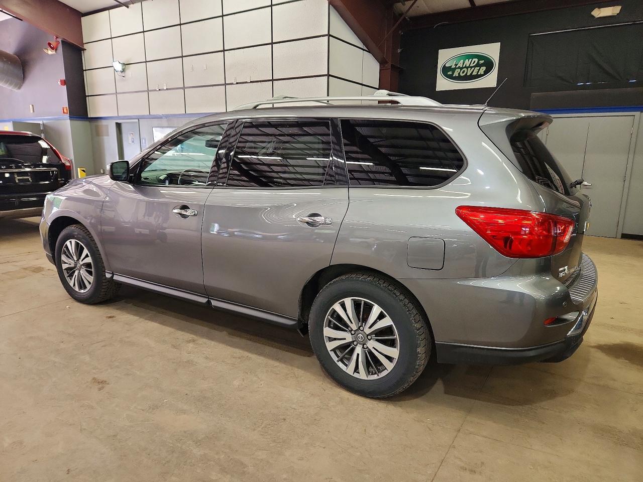 2018 Nissan Pathfinder Sv - Image 2