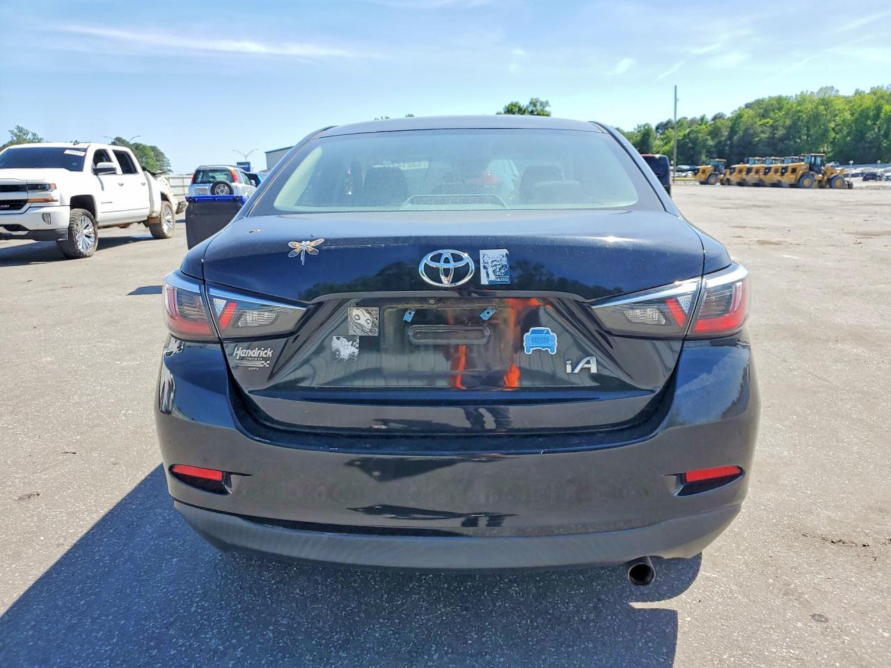 2017 Toyota Yaris Ia Base - Image 6