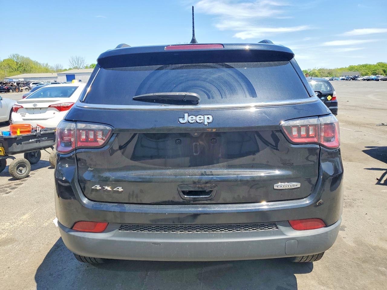2018 Jeep Compass Latitude - Image 6
