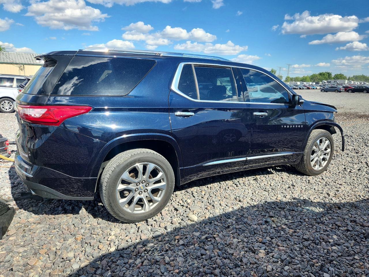 2020 Chevrolet Traverse Premier - Фото 3