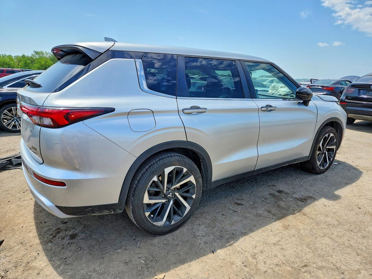 2022 Mitsubishi Outlander Se - Фото 3