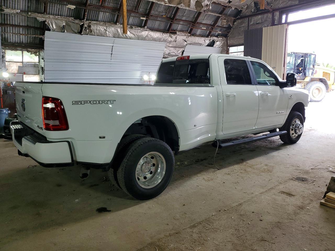 2023 Ram 3500 Laramie - Фото 3