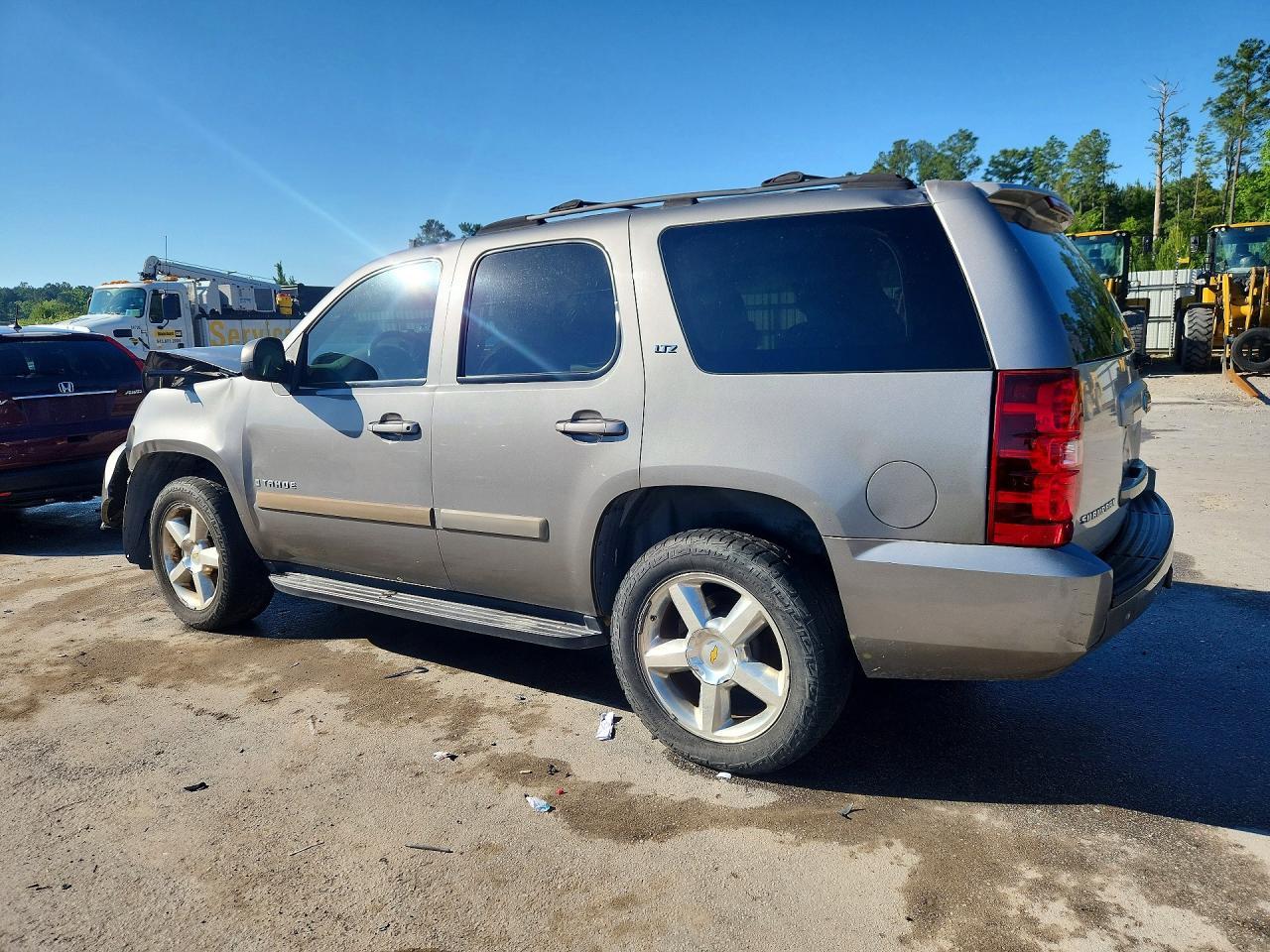 2007 Chevrolet Tahoe K1500 - Image 2