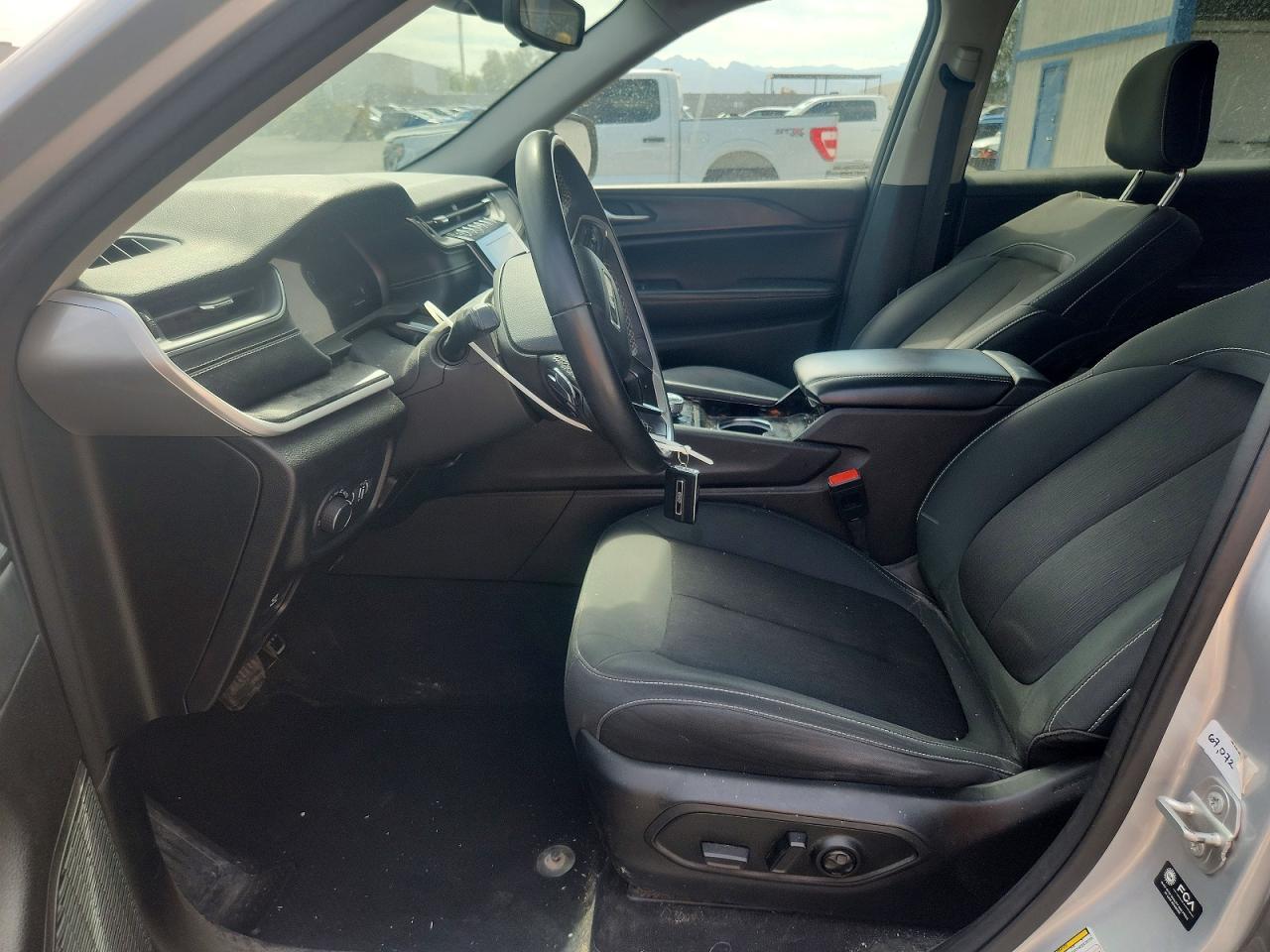 2023 Jeep Grand Cherokee - Image 7