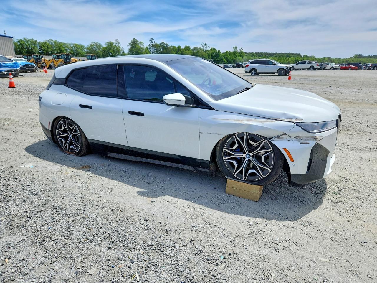 2025 BMW Ix xDrive50 - Фото 4