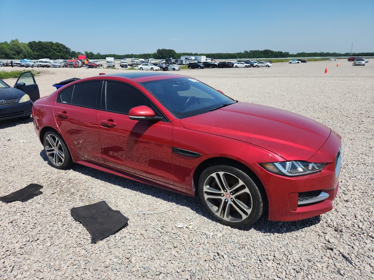 2017 Jaguar Xe R - Sport - Фото 4