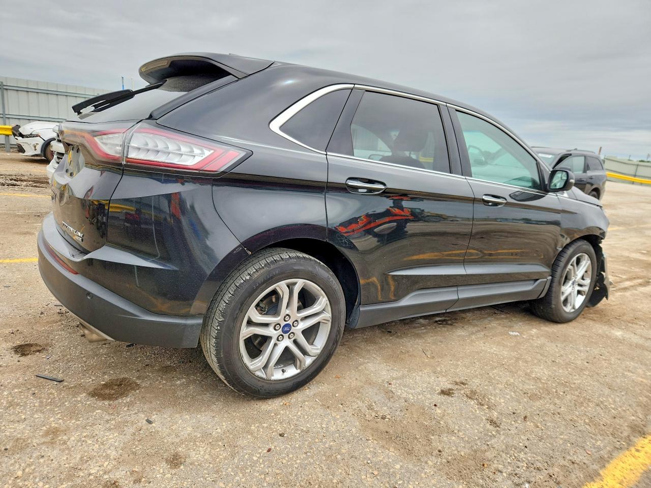 2015 Ford Edge Titanium - Image 3