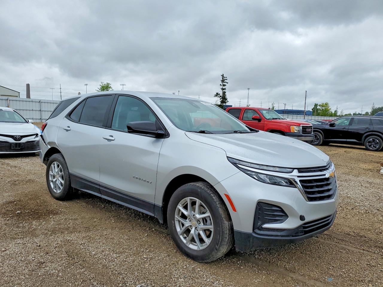 2022 Chevrolet Equinox Ls - Image 4