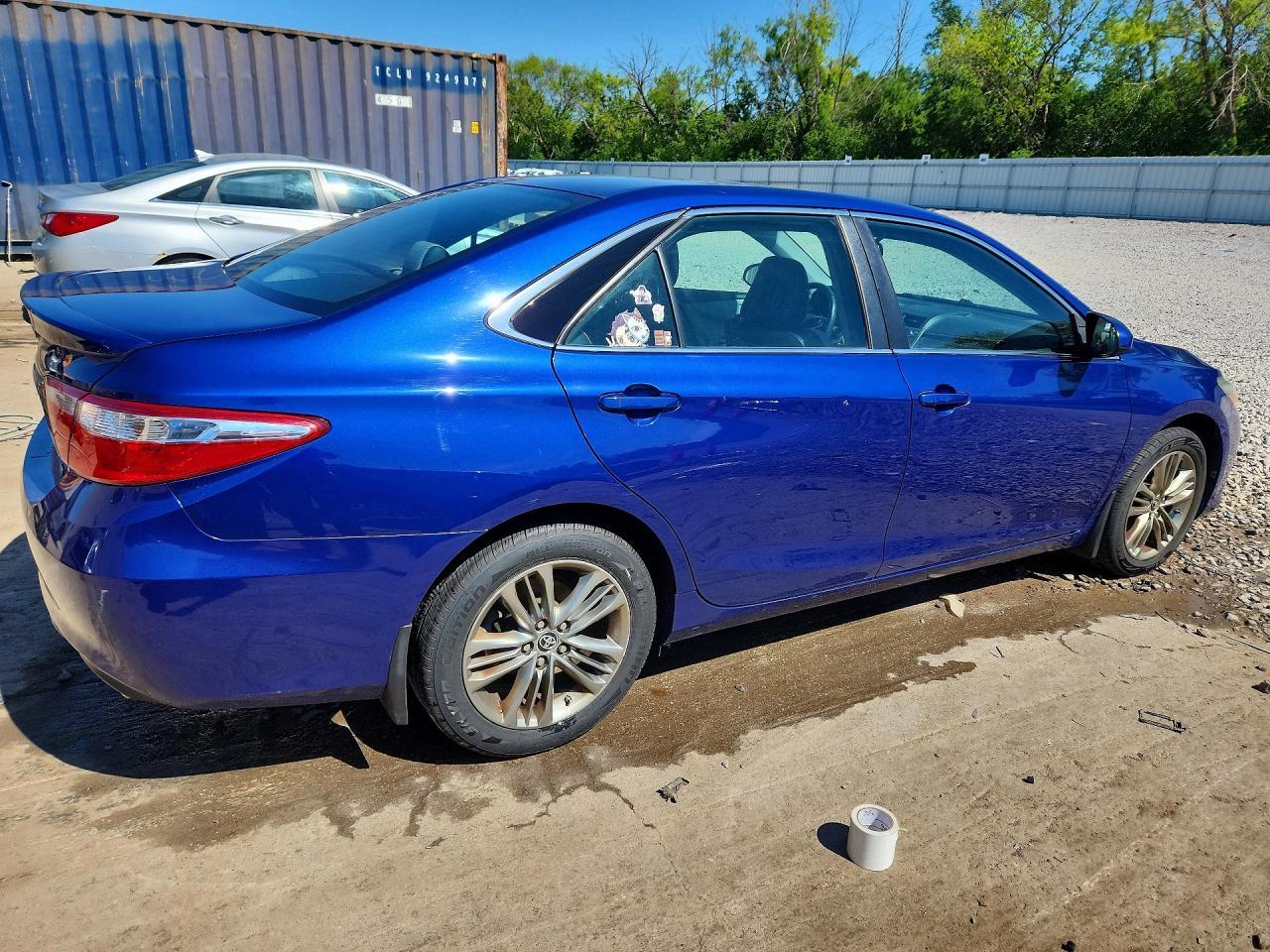 2016 Toyota Camry Se - Фото 3