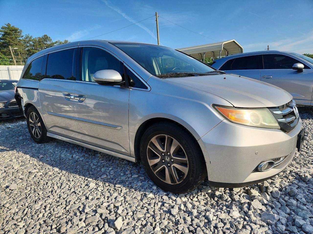 2015 Honda Odyssey Touring - Image 4