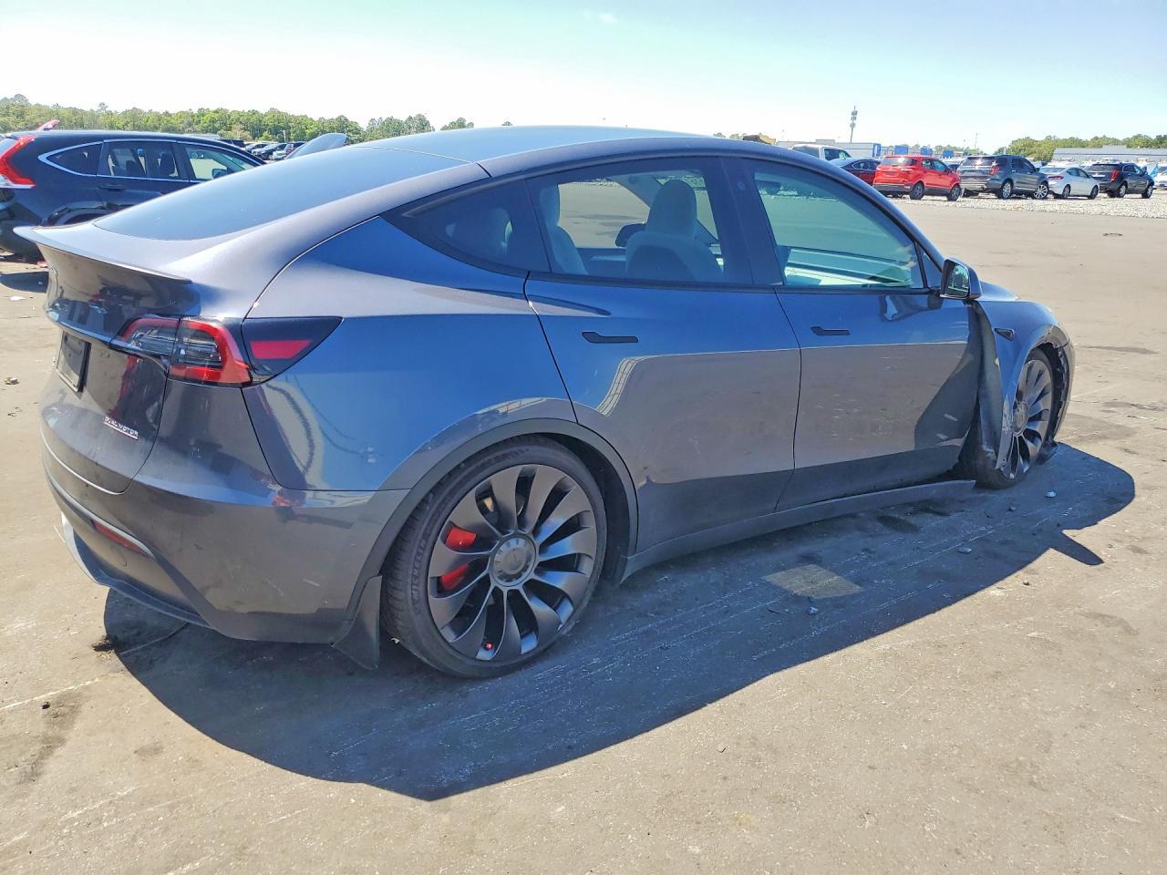 2023 Tesla Model Y - Фото 3