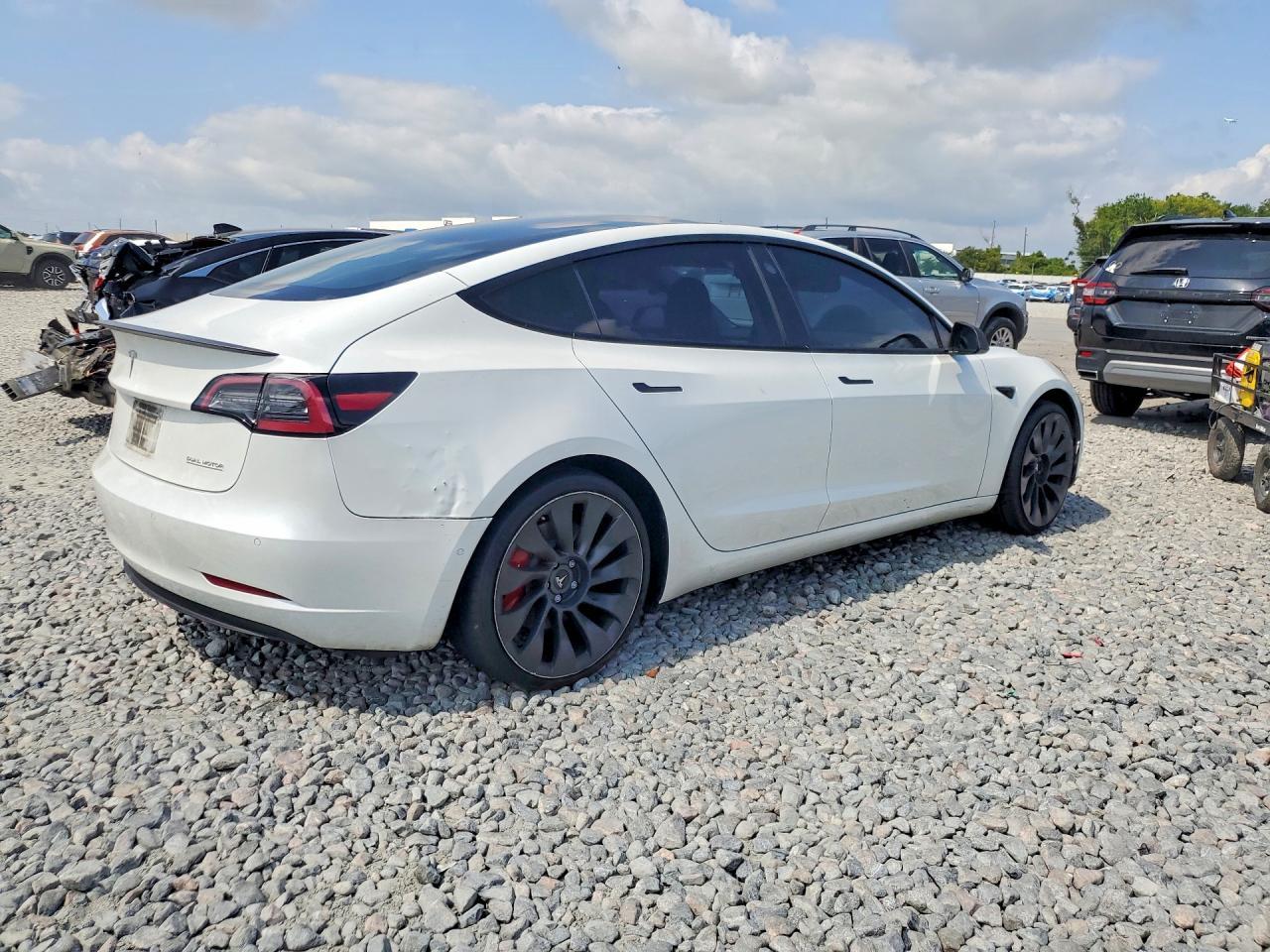 2022 Tesla Model 3 - Фото 3