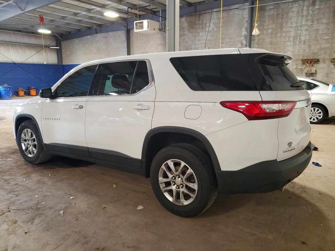 2020 Chevrolet Traverse Ls - Фото 2