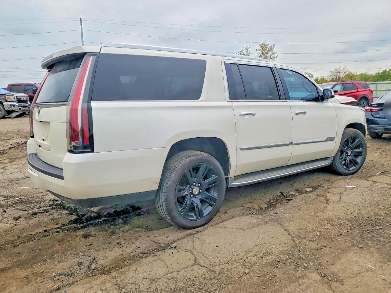 2015 Cadillac Escalade Esv Luxury - Image 3
