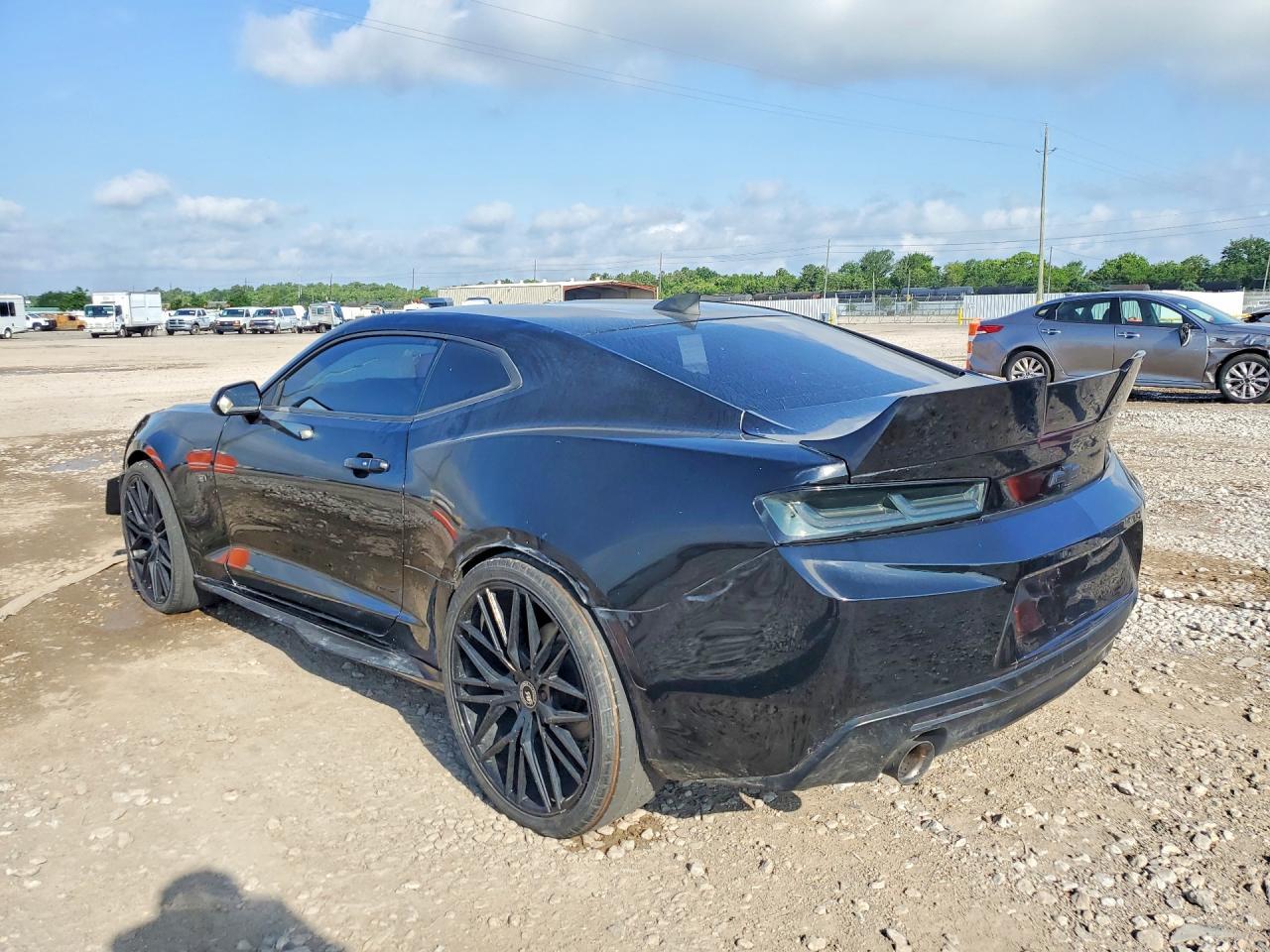 2017 Chevrolet Camaro Lt - Фото 2