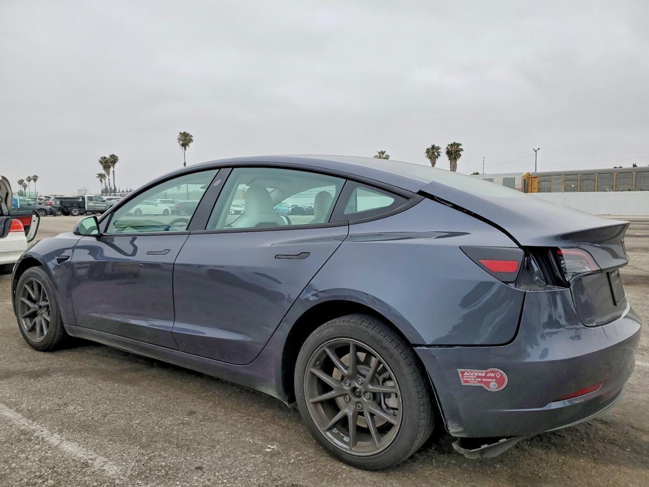 2023 Tesla Model 3 - Фото 2