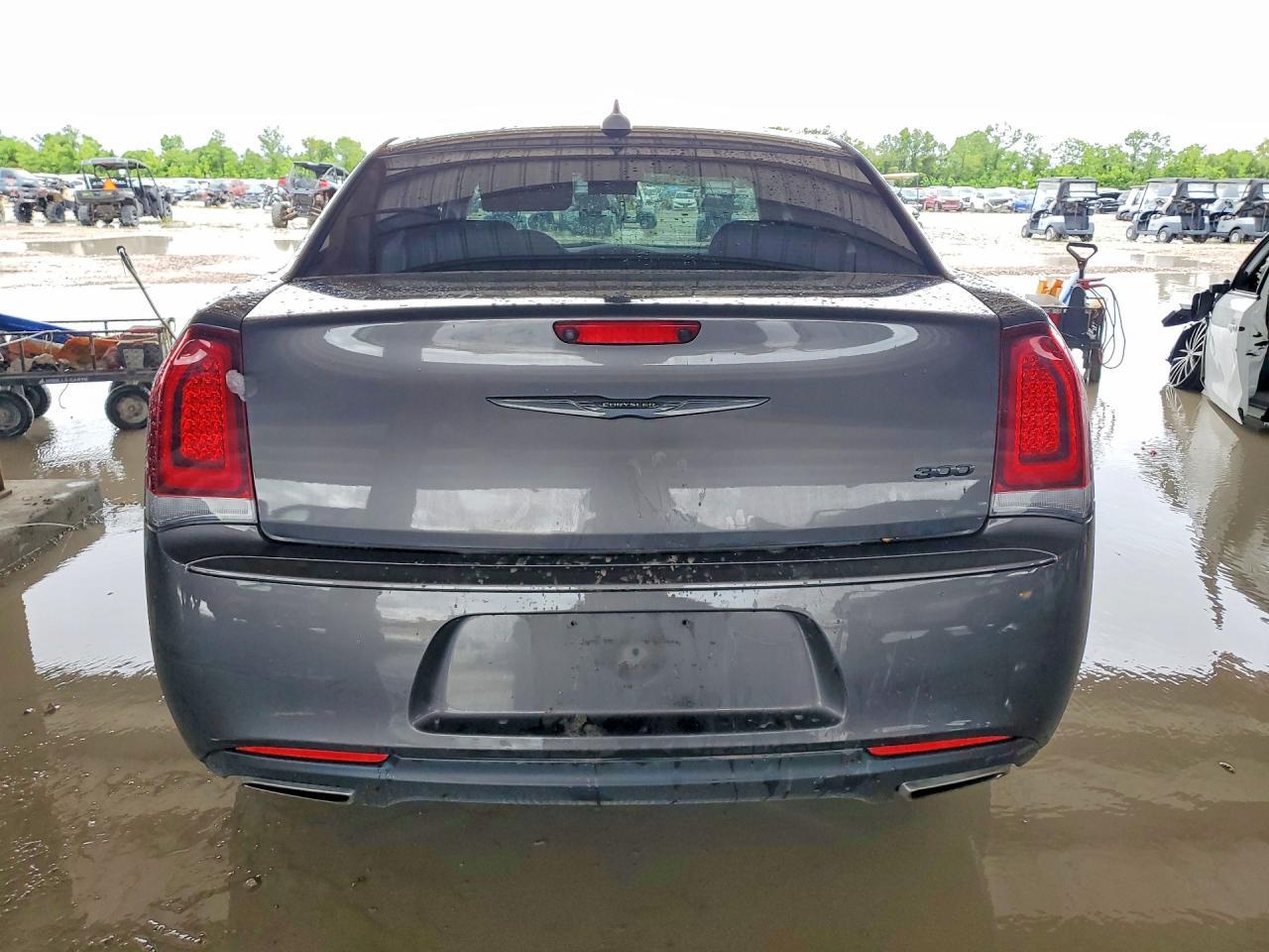 2023 Chrysler 300 Touring - Image 6
