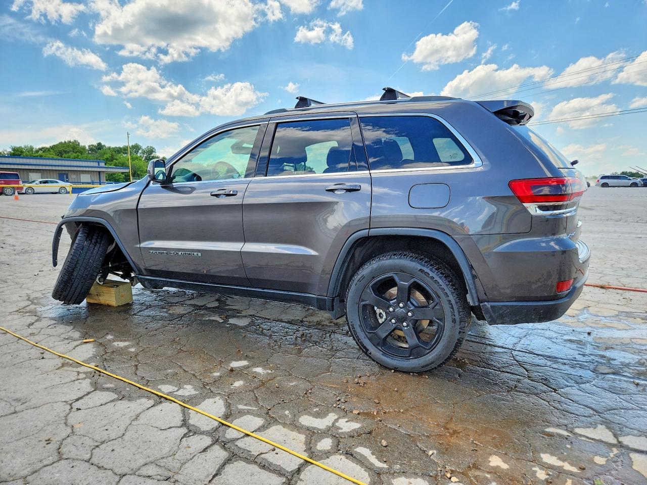2019 Jeep Grand Cherokee Laredo - Image 2