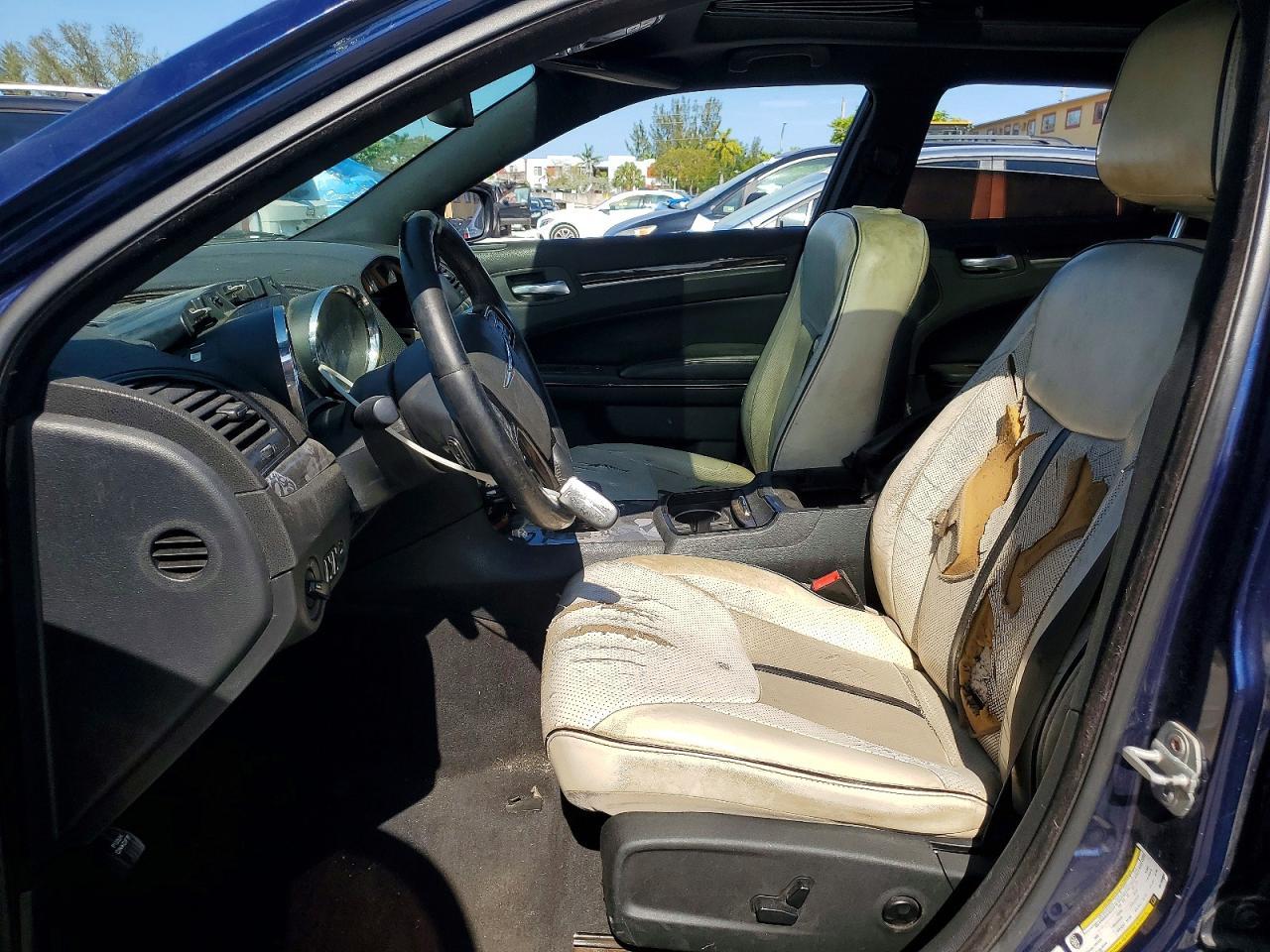 2013 Chrysler 300 - Image 7