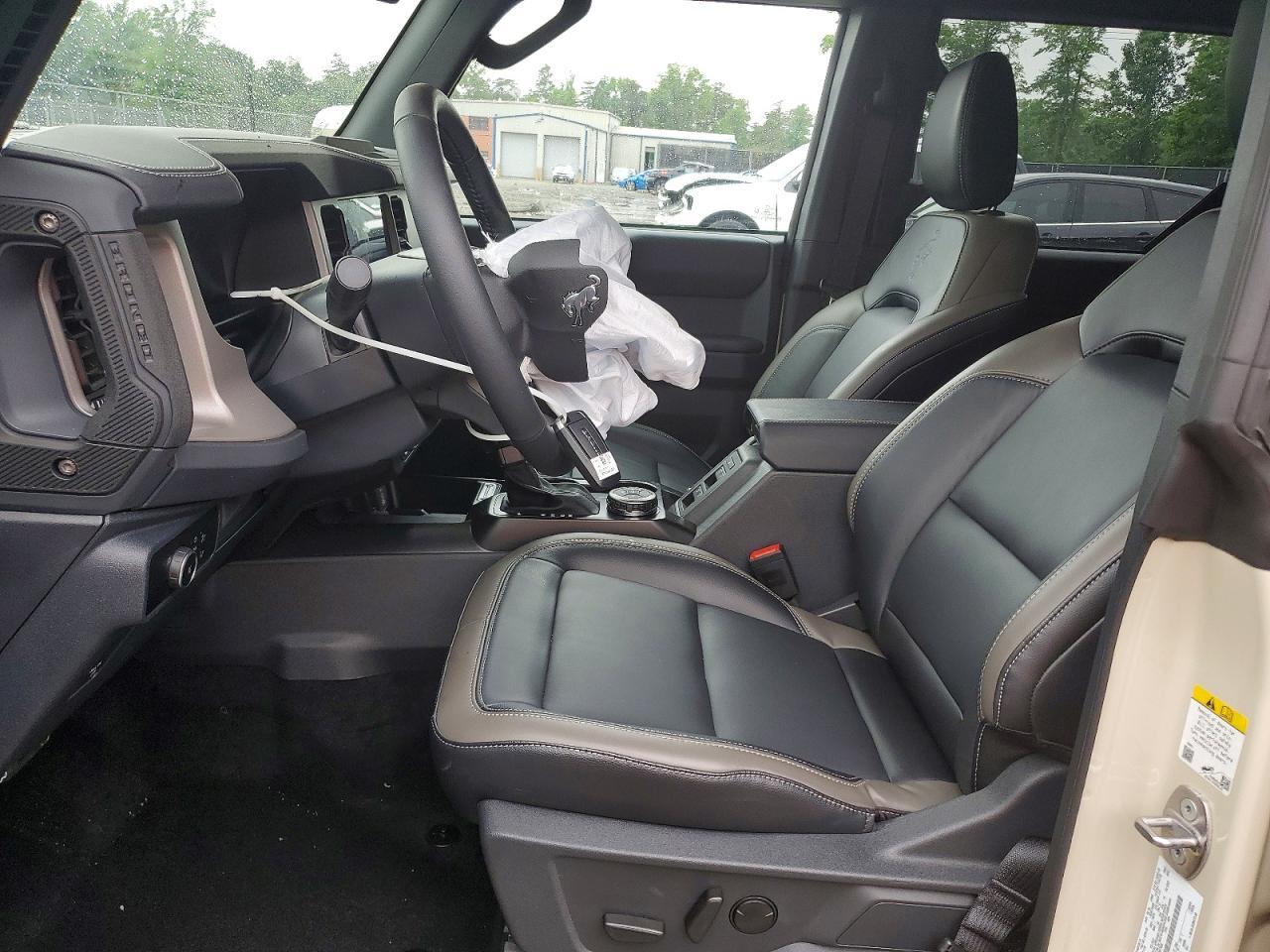 2026 Ford Bronco Outer Banks - Image 7
