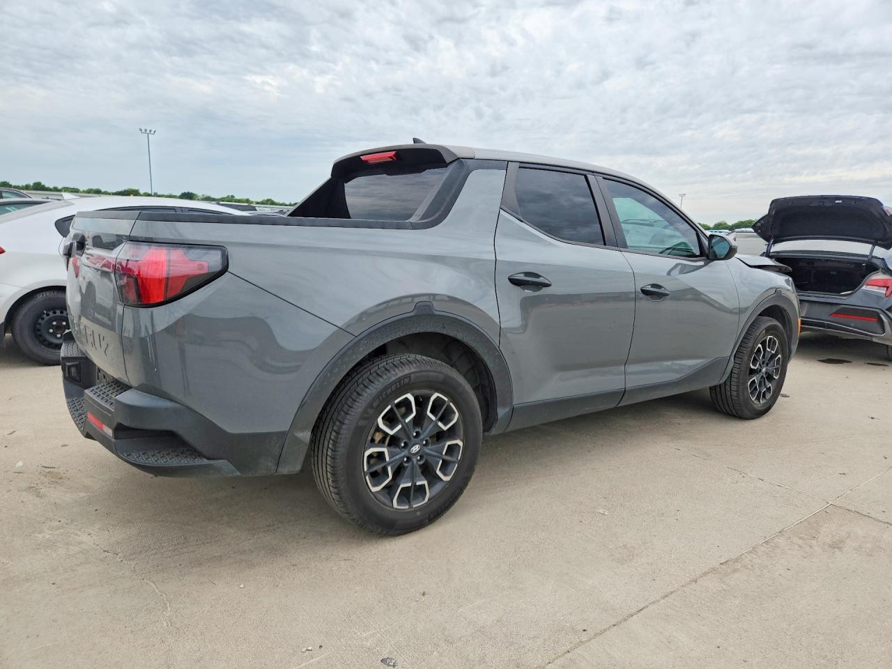 2022 Hyundai Santa Cruz Se - Image 3