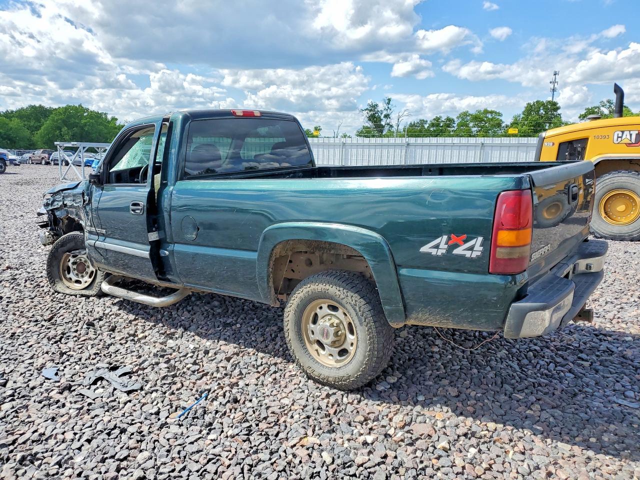 2003 GMC Sierra 2500 - Фото 2
