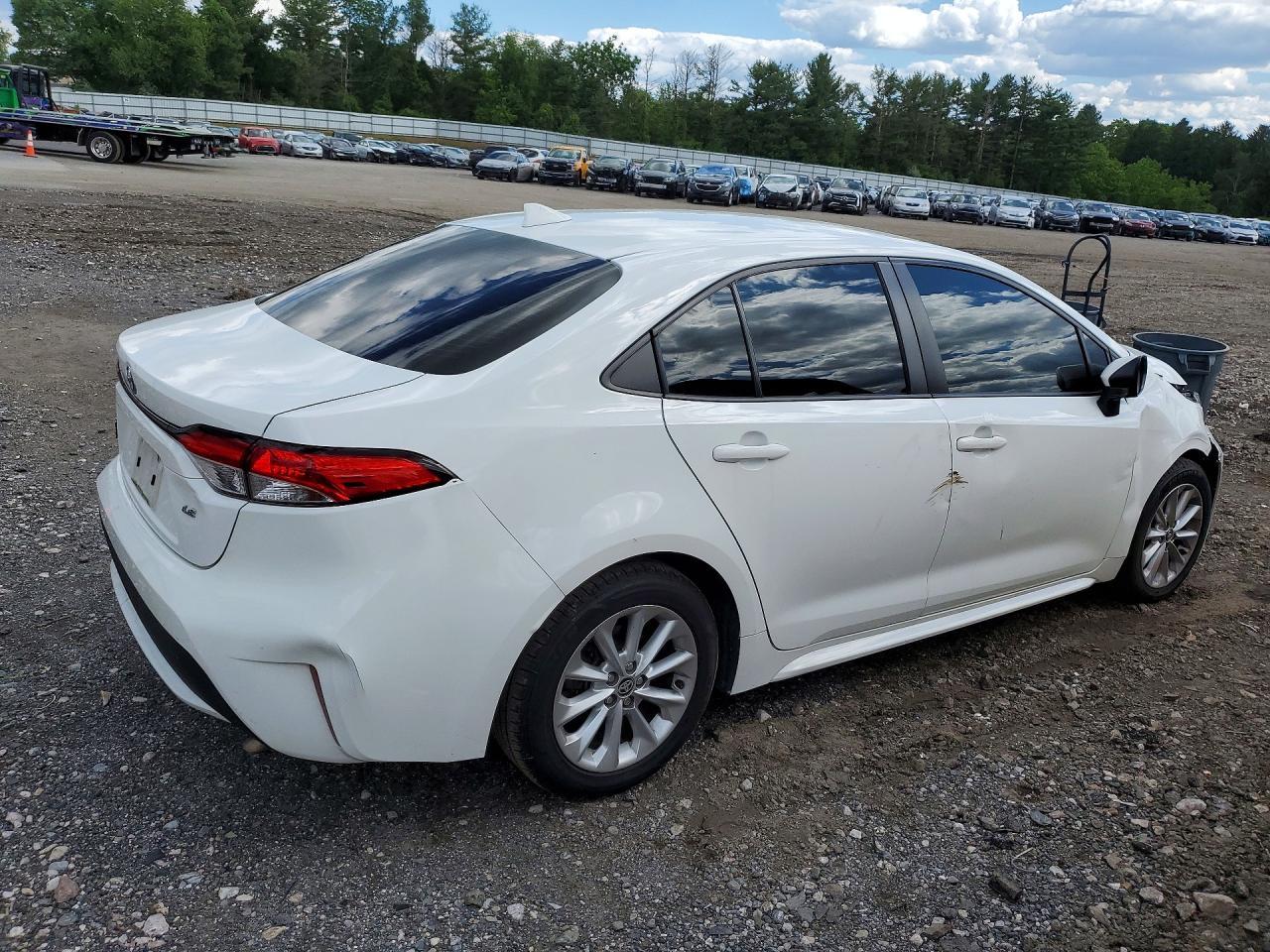 2022 Toyota Corolla Le - Image 3