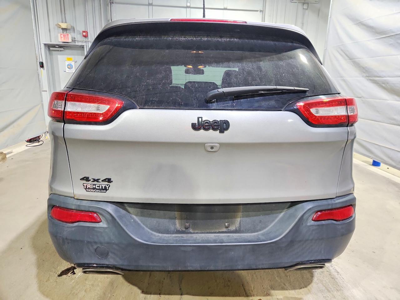 2016 Jeep Cherokee Latitude - Image 6