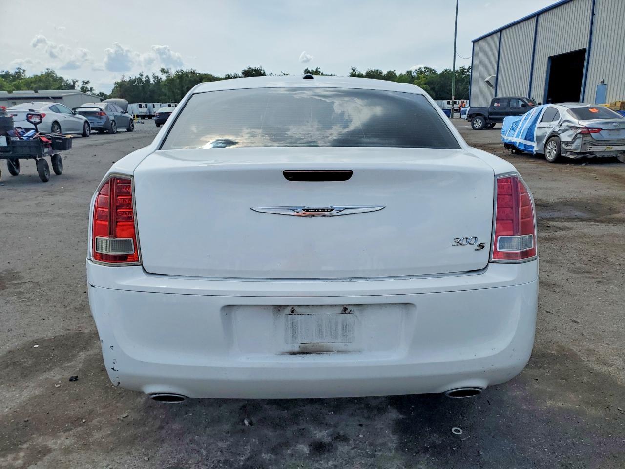 2014 Chrysler 300 S - Image 6