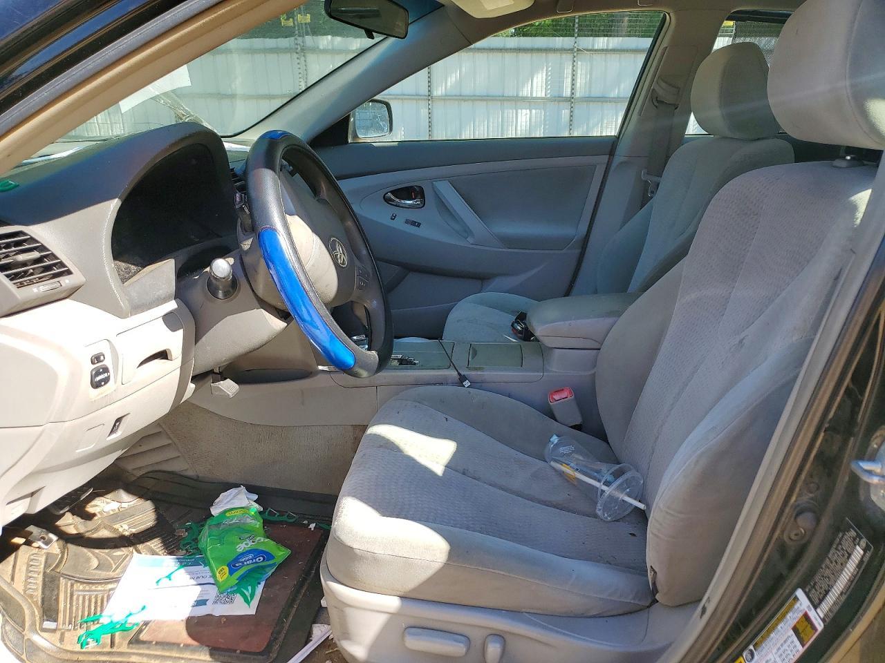 2011 Toyota Camry Le - Image 7