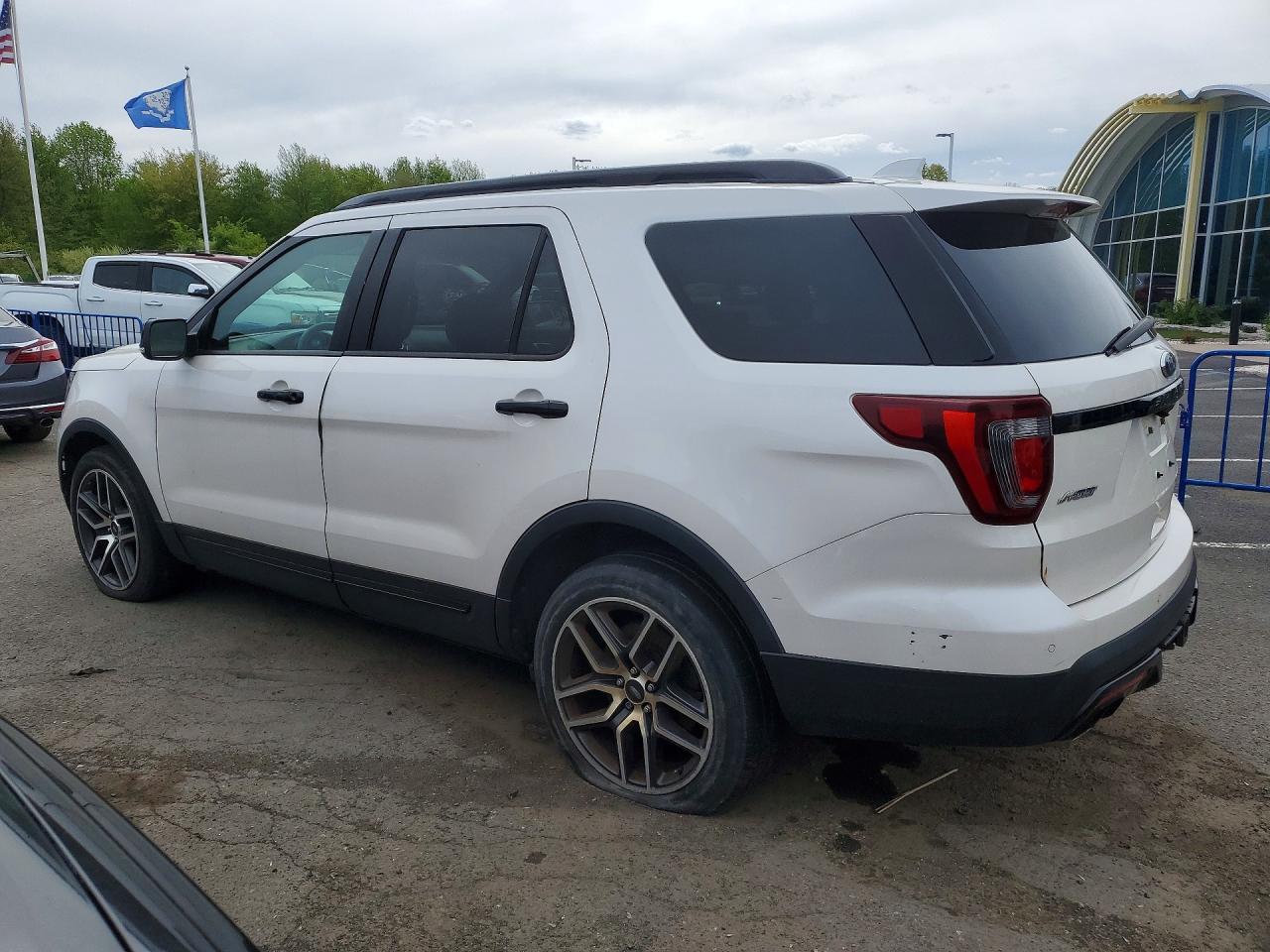 2016 Ford Explorer Sport - Фото 2
