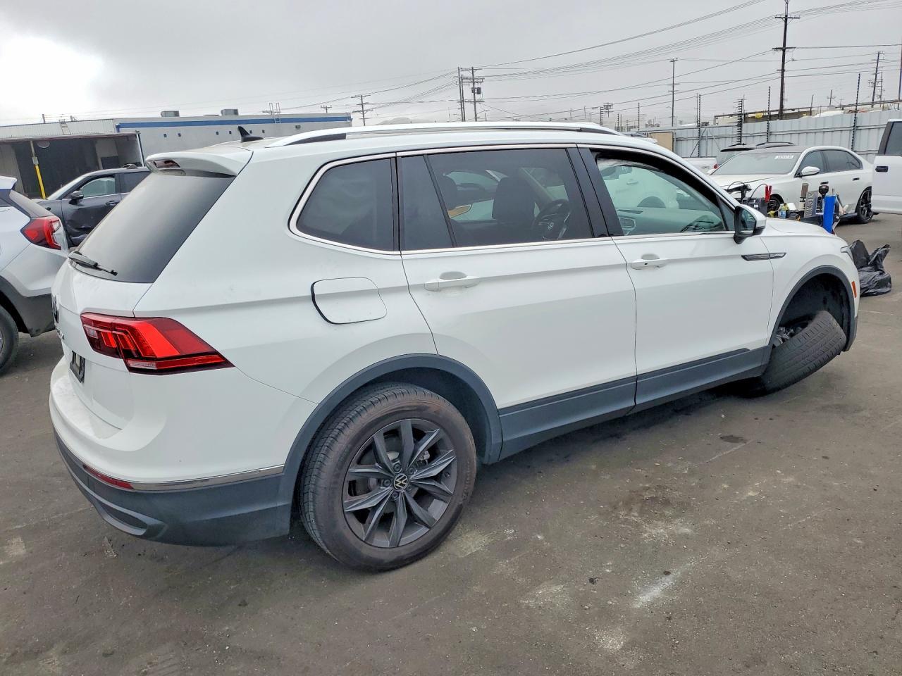 2022 Volkswagen Tiguan - Фото 3