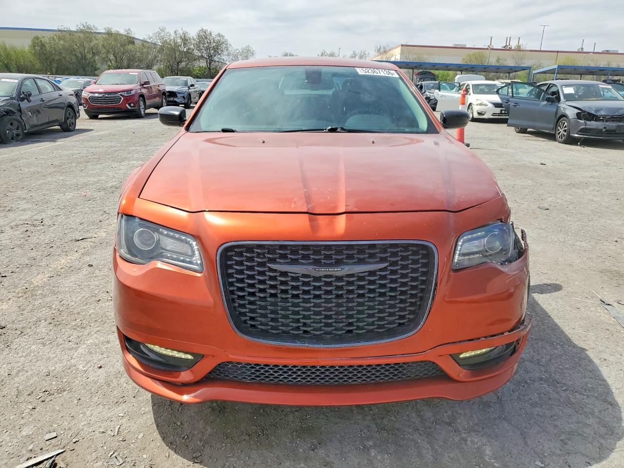 2020 Chrysler 300 Touring - Фото 5