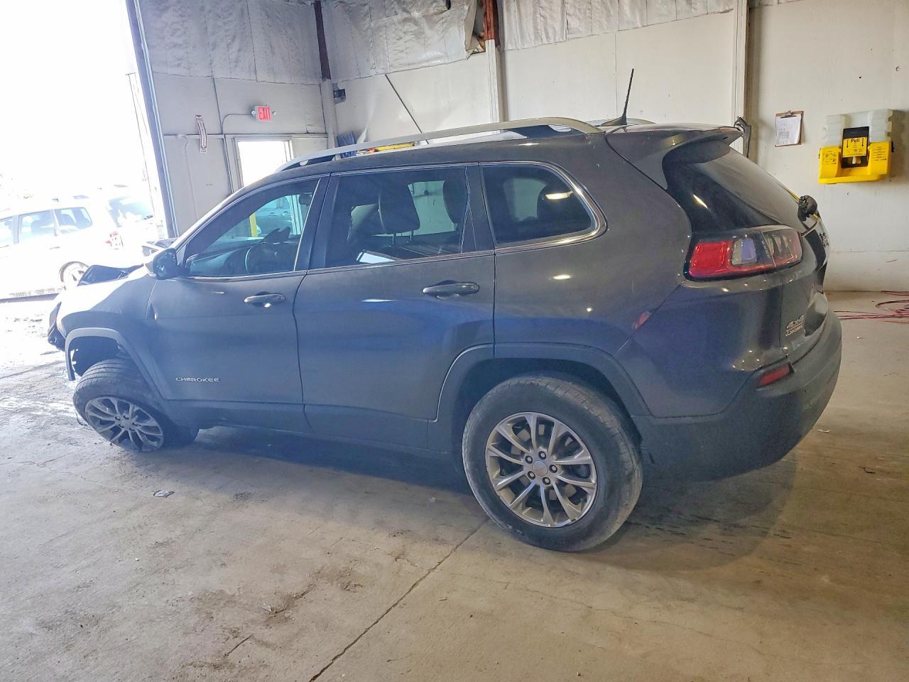 2020 Jeep Cherokee Latitude Plus - Image 2