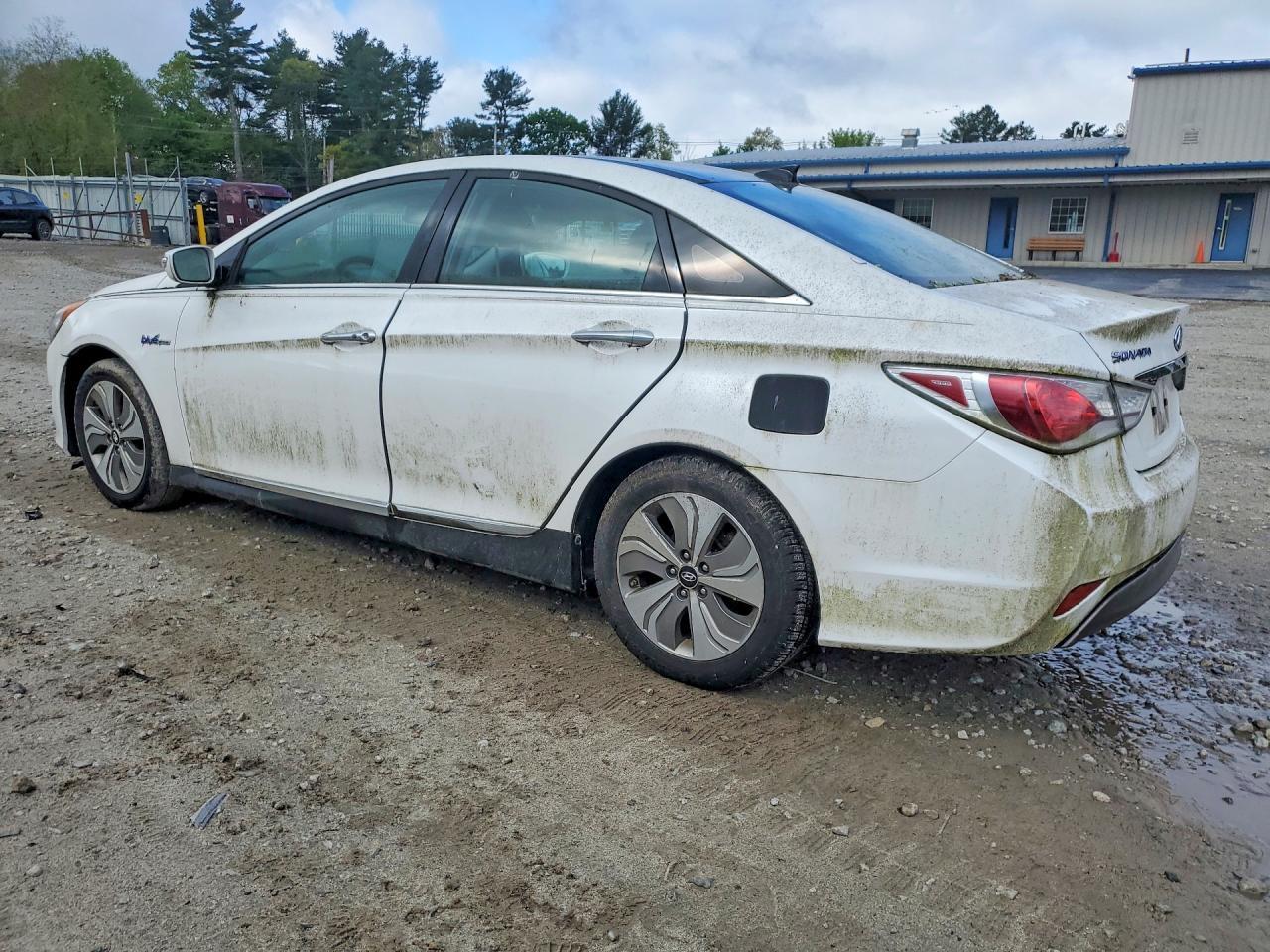 2015 Hyundai Sonata Hybrid Limited - Image 2