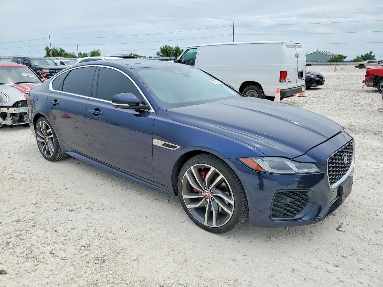 2022 Jaguar Xf R-Dynamic Se - Фото 4