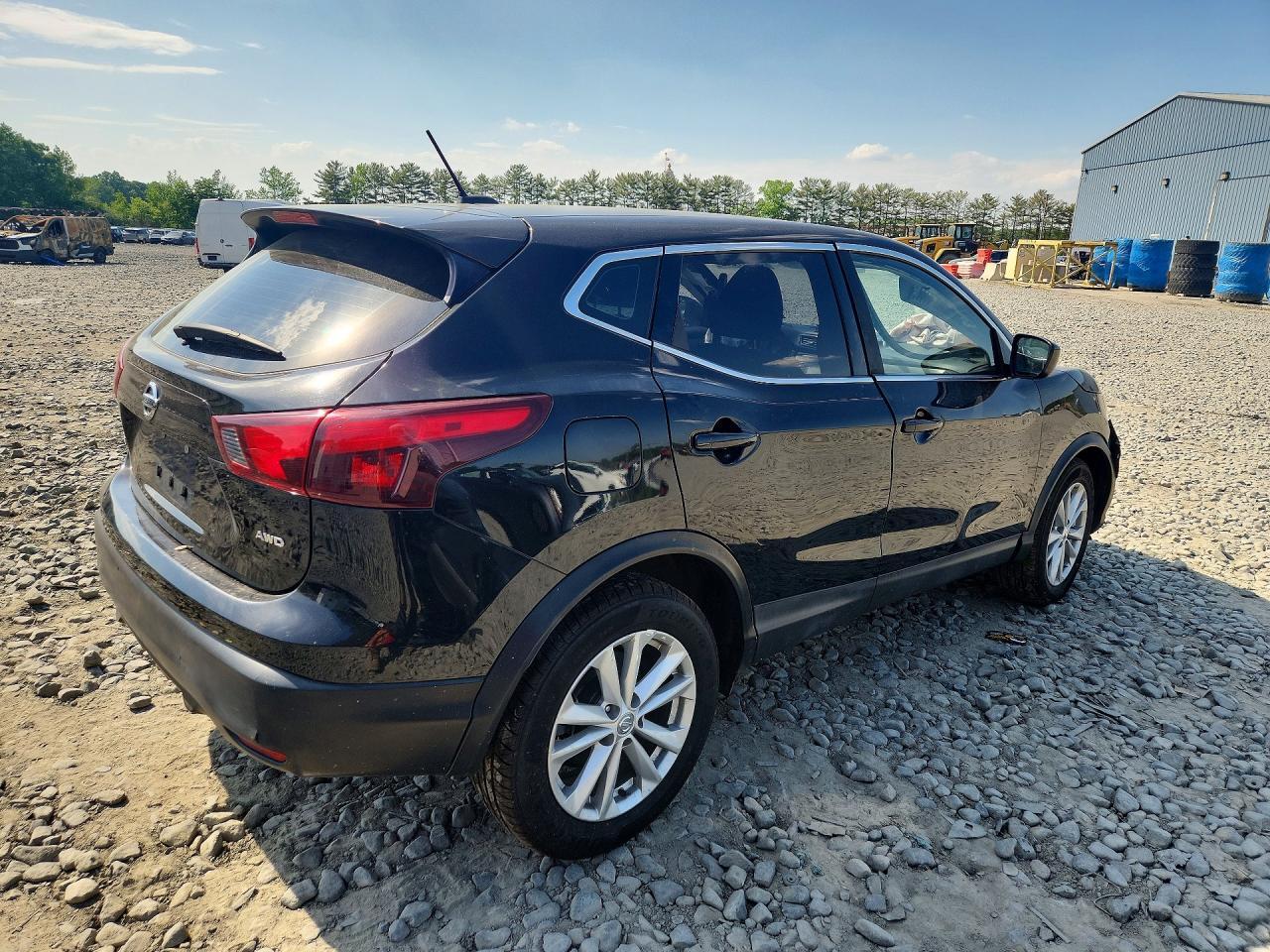 2018 Nissan Rogue Sport S - Image 3