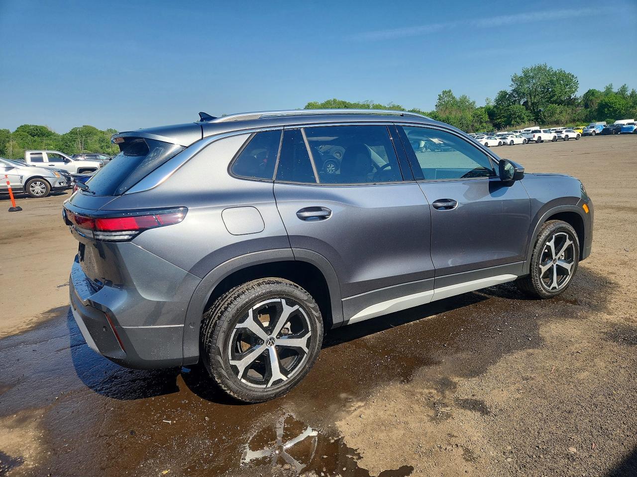 2025 Volkswagen Tiguan Se - Image 3